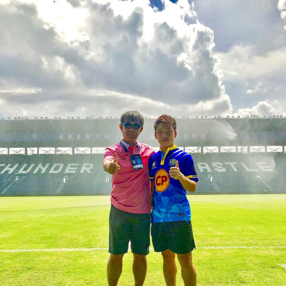 吉田蒼平がサコンナコンfc タイ と契約致しました ドバイとタイを拠点に活動をするサッカーエージェント会社 Goal Sports Agency